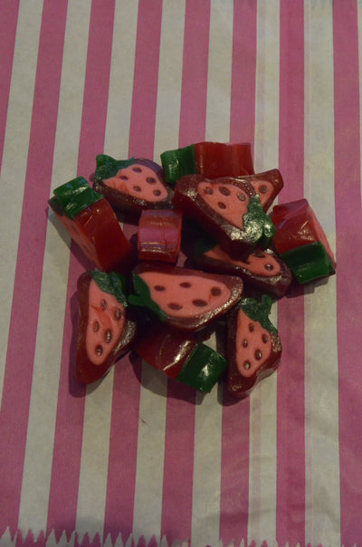 Strawberry Liquorice Slices - Strawberry flavour sweets with a sugar paste filling