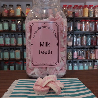 Milk Teeth - Strawberry and vanilla flavour teeth shaped gums