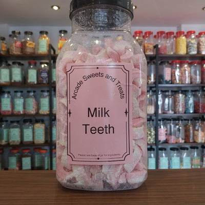 Milk Teeth - Strawberry and vanilla flavour teeth shaped gums